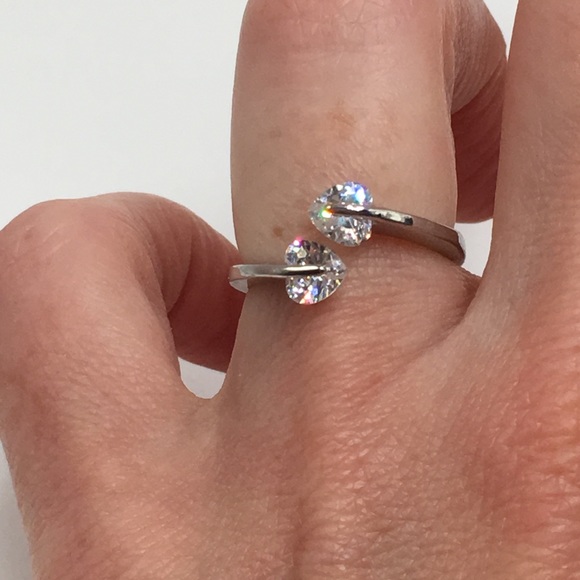 14k white gold diamond heart ring wedding - Picture 8 of 8